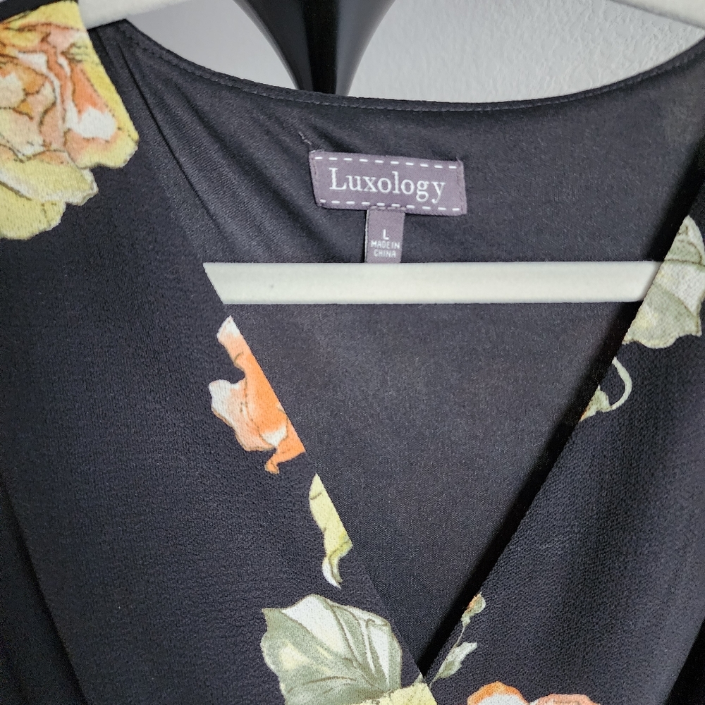 Floral Short Sleeve Wrap Dress - Picture 4 of 4